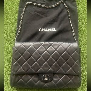 Chanel purse in great condition like new!